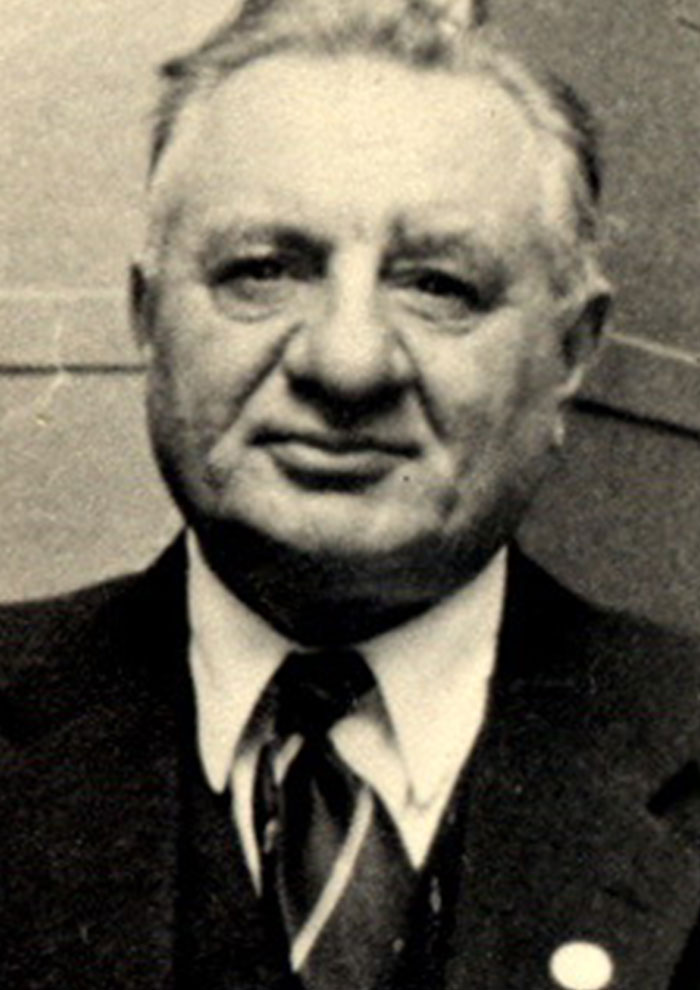 علی اصغر حکمت